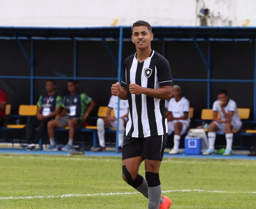 Sapata, meia do Botafogo 