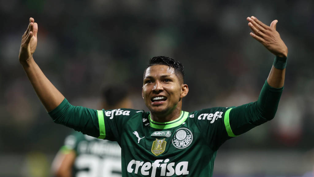Palmeiras vence Bragantino e mantém liderança geral do Paulistão