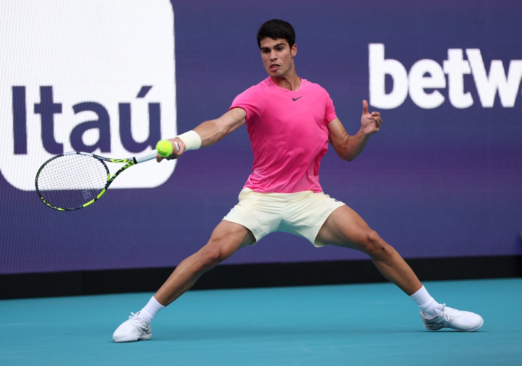 Alcaraz atropela argentino Facundo Bagnis em sua estreia no Masters 1000 de Miami