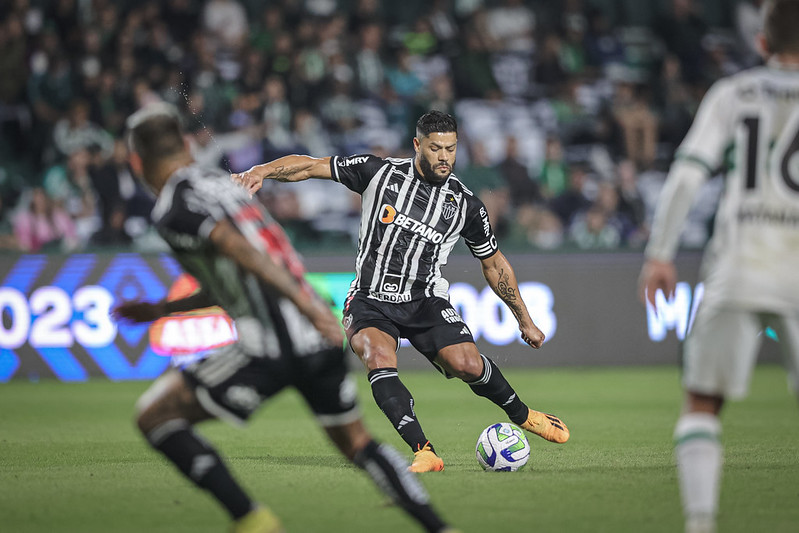 Veja fotos do jogo entre Coritiba x Atlético-MG pelo Brasileirão ...