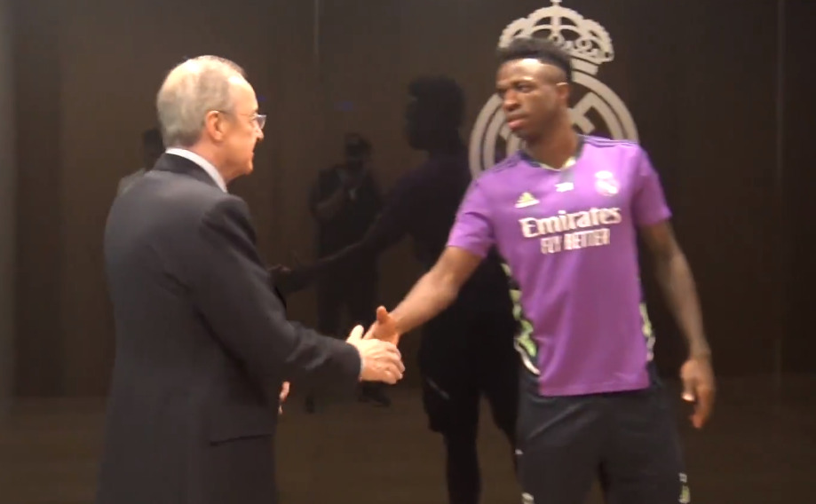 Vini Jr. tem reunião com presidente do Real após sofrer racismo