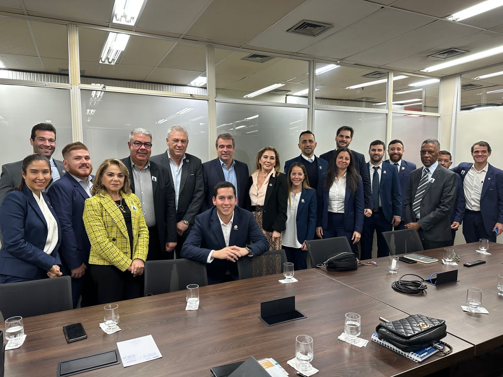 Conmebol, CBF e autoridades do Rio de Janeiro fizeram a primeira reunião visando a organização da decisão da Libertadores de 2023.