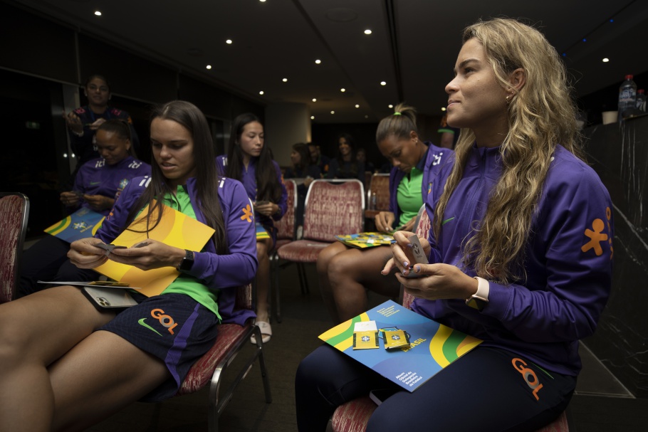 Seleção feminina ganha álbum de figurinhas exclusivo para a Copa