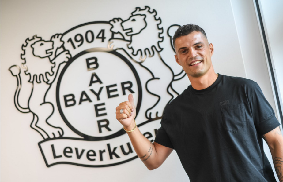 Suíço Granit Xhaka deixa Arsenal e assina com Bayer Leverkusen