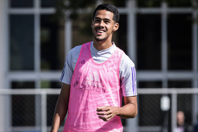 Cruzeiro confirma lesão do zagueiro Lucas Oliveira