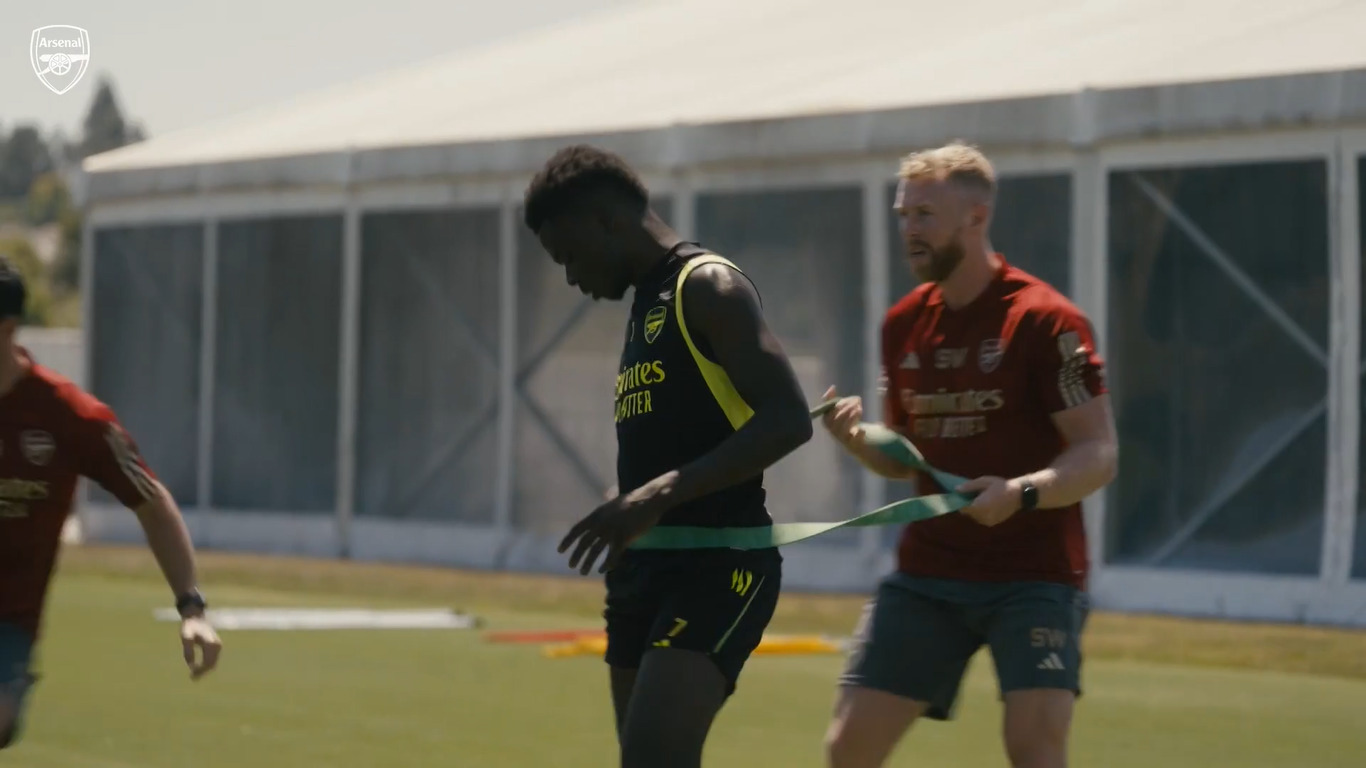 Arsenal treina no CT do LA Rams, da NFL, antes de jogo contra o Barça ...