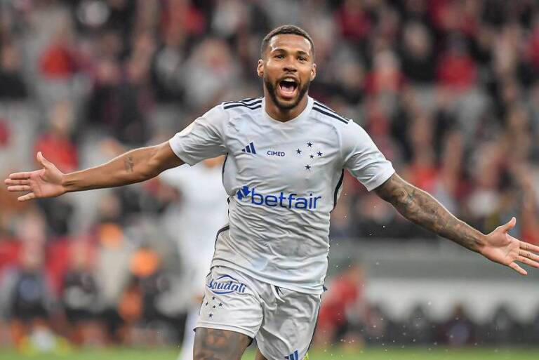 Wesley fala em sensação de derrota após empate do Cruzeiro com o Athletico pelo Brasileirão