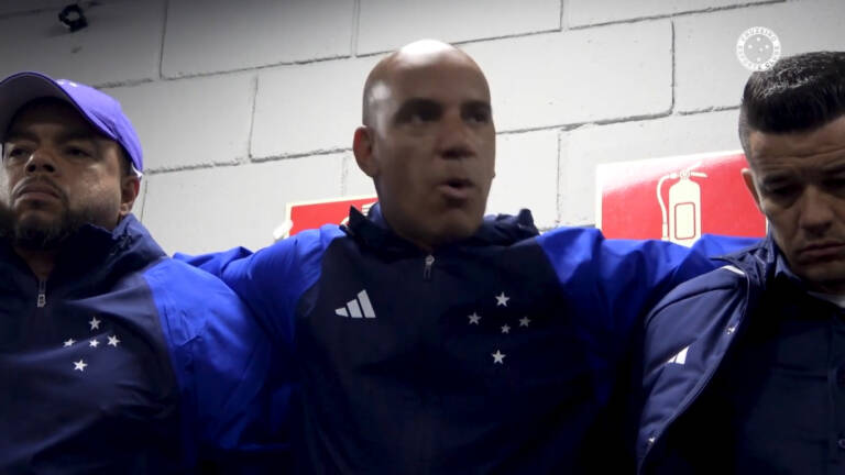 Veja bastidores do vestiário do Cruzeiro no empate na Arena da Baixada