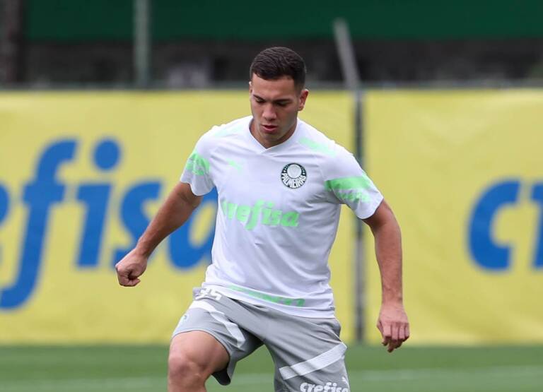 Fabinho projeta duelo do Palmeiras com o Cruzeiro e agradece apoio do pai: Tudo devo a ele