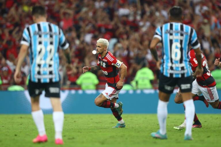 Arrascaeta fala em união no Flamengo após vaga na final da Copa do Brasil