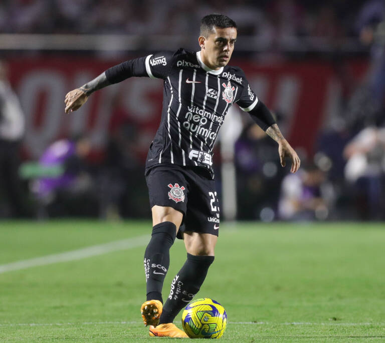 Com a eliminação na Copa do Brasil, qual competição o Corinthians deveria priorizar?