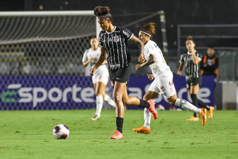 Zagueira Tarciane projeta sequência do Corinthians após pausa no calendário e garante: 