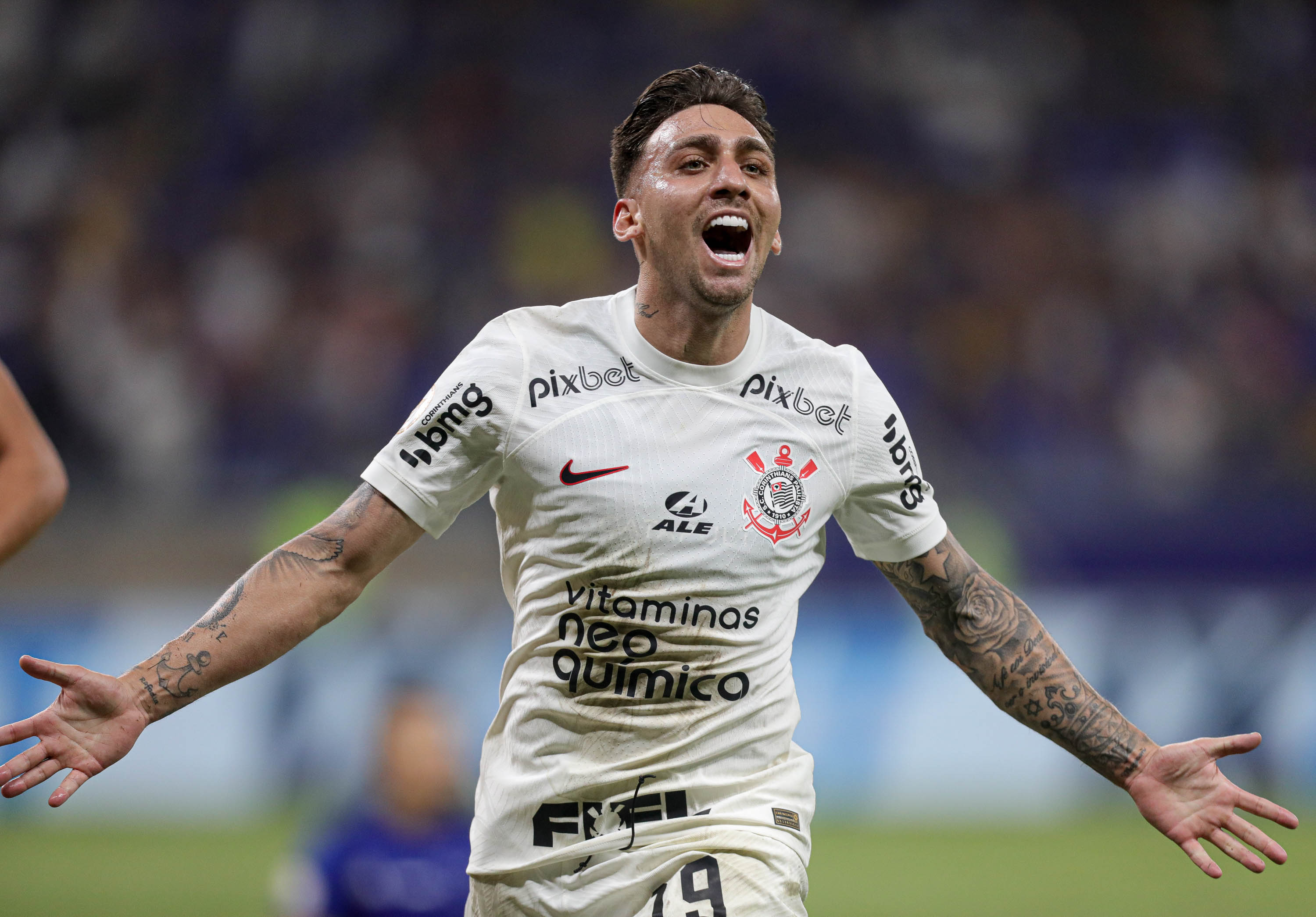 Mosquito celebra gol em retorno ao garantir empate do Corinthians ...