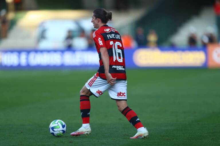 Sampaoli explica sequência de Filipe Luís no Flamengo: Dá mais tranquilidade