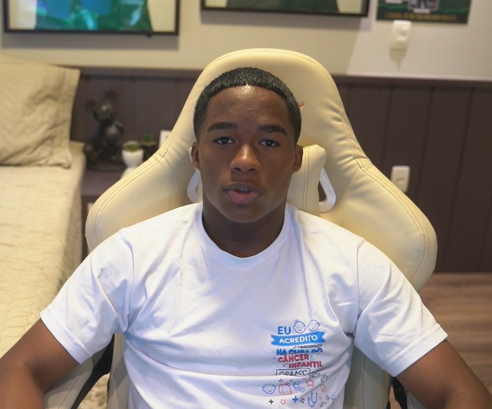 Endrick participa de campanha de conscientização do câncer infantojuvenil