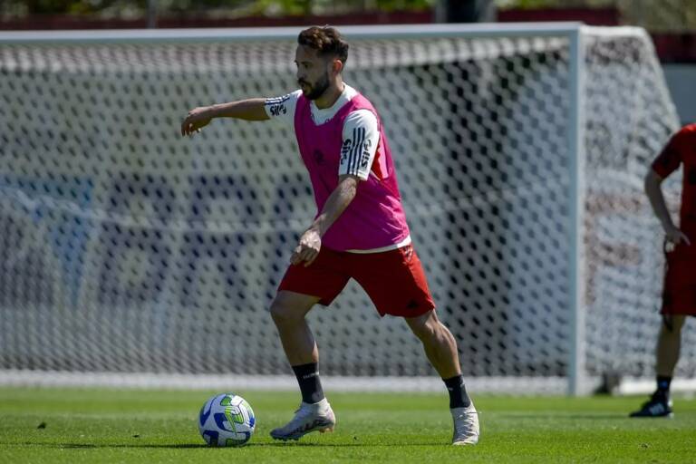 Éverton Ribeiro ainda crê em título brasileiro do Flamengo: Todo ponto importa