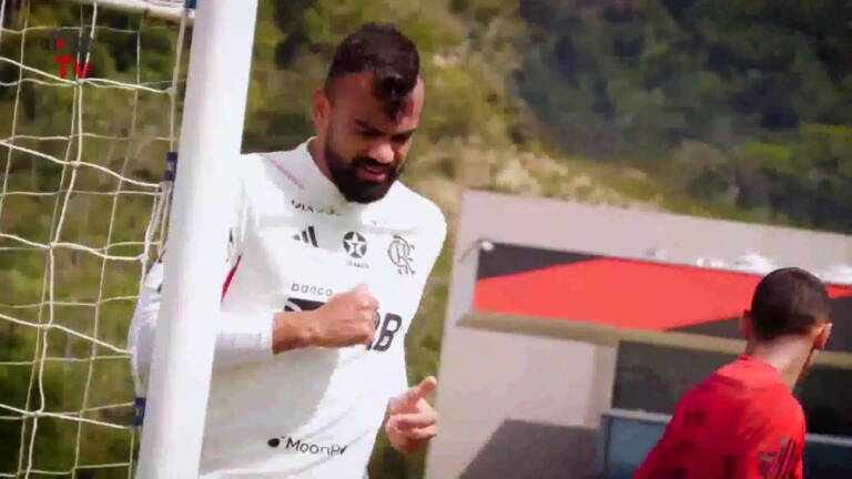 Flamengo treina finalizações em cruzamentos no Ninho