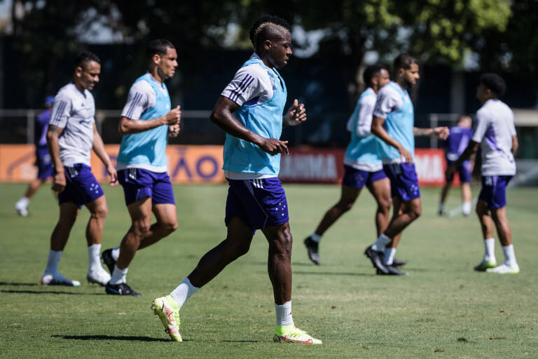 Sem Gilberto, Cruzeiro divulga relacionados para duelo com o Grêmio pelo Brasileirão