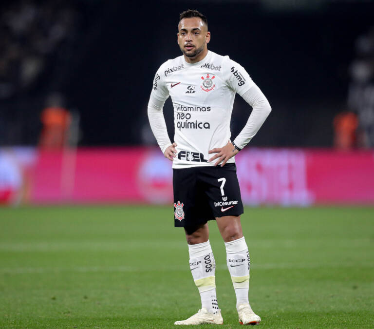 Maycon vê Corinthians desligado e lamenta empate com Goiás: 