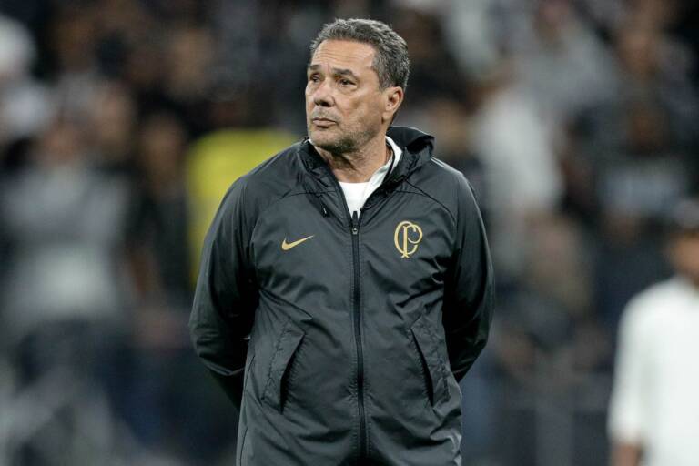 Luxemburgo lamenta desatenção do Corinthians no 2º tempo e vê empate 