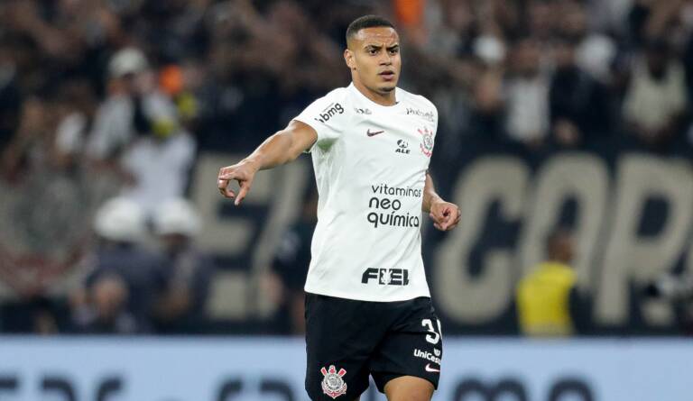 Alessandro confirma proposta do Nottingham Forest por Murillo, do Corinthians