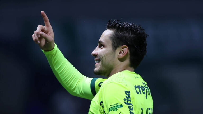 Veiga de novo! Palmeiras volta a marcar gol de falta após mais de um ano e meio; confira
