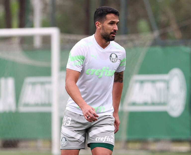 Luan leva cartão amarelo contra o Vasco e desfalca Palmeiras em clássico diante do Corinthians