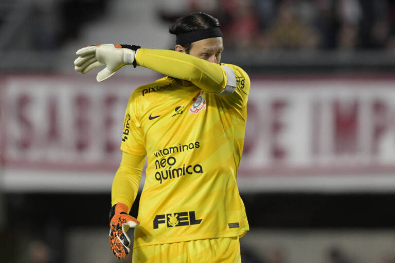 Herói do Corinthians em classificação na Sula, Cássio reconhece superioridade do Estudiantes