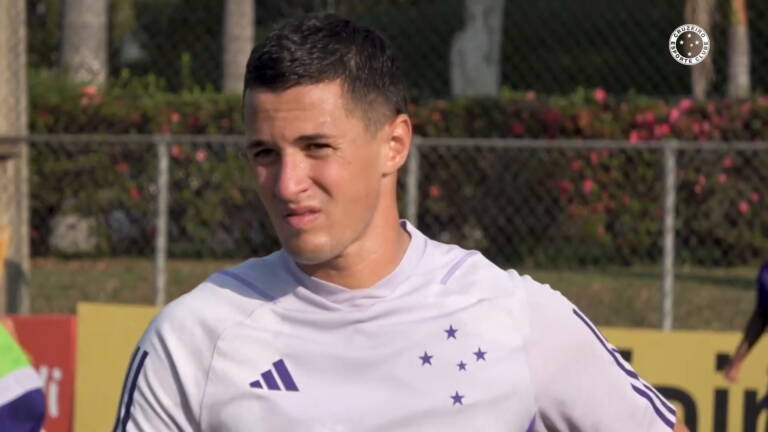 Cruzeiro treina com foco no Red Bull Bragantino com novidades