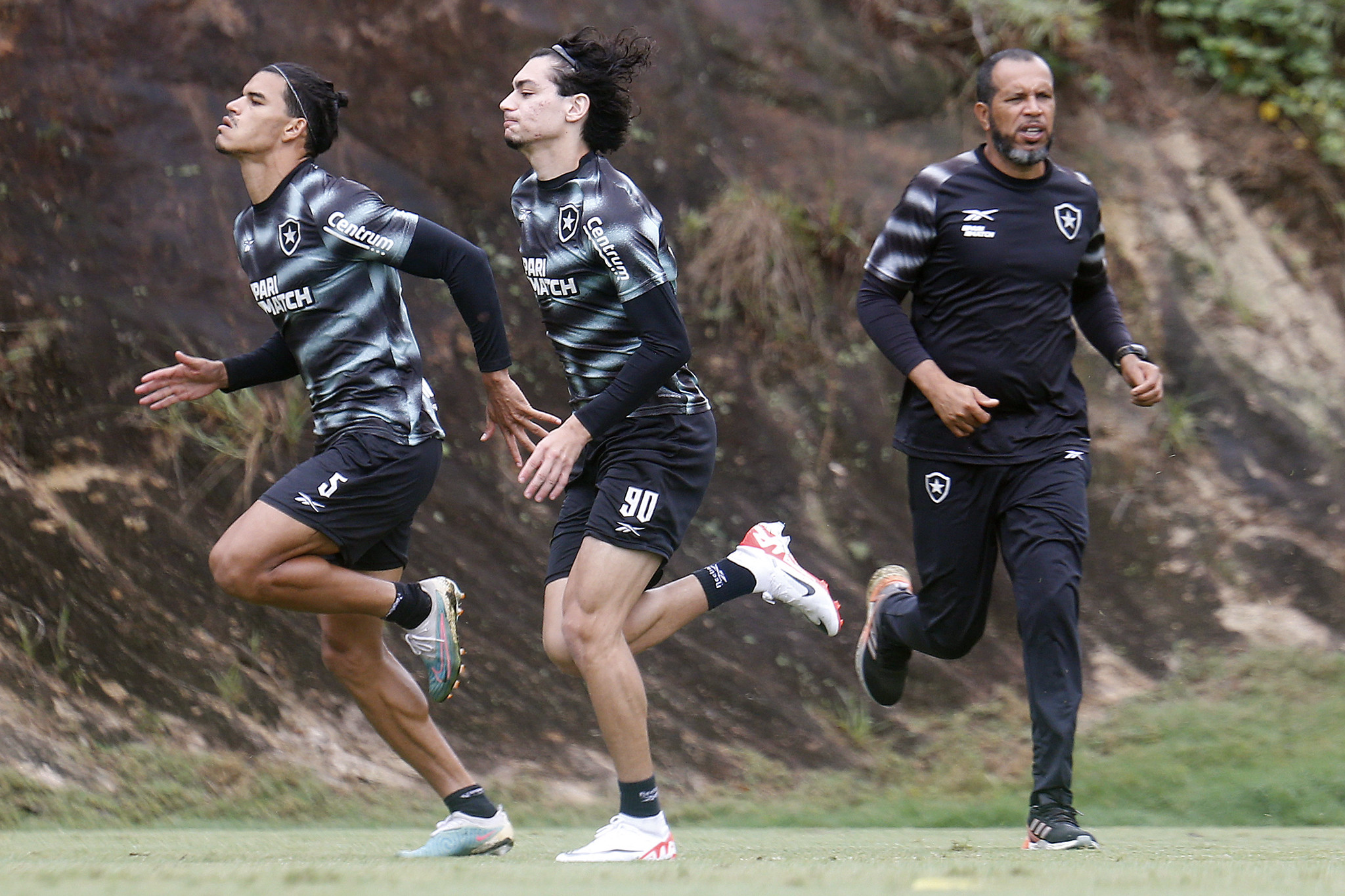 Botafogo viaja para a Argentina com desfalques para jogo decisivo na