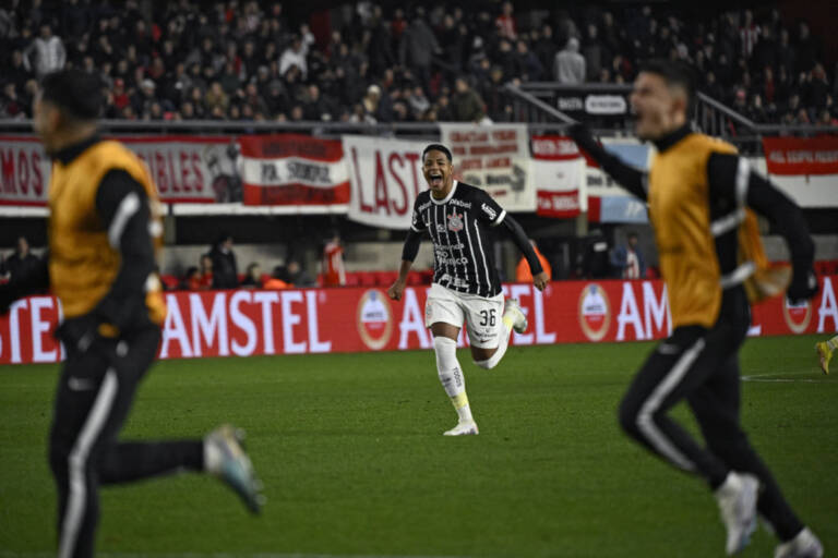 Melhores momentos de Estudiantes 1 (2) x (3) 0 Corinthians pela Sul-Americana