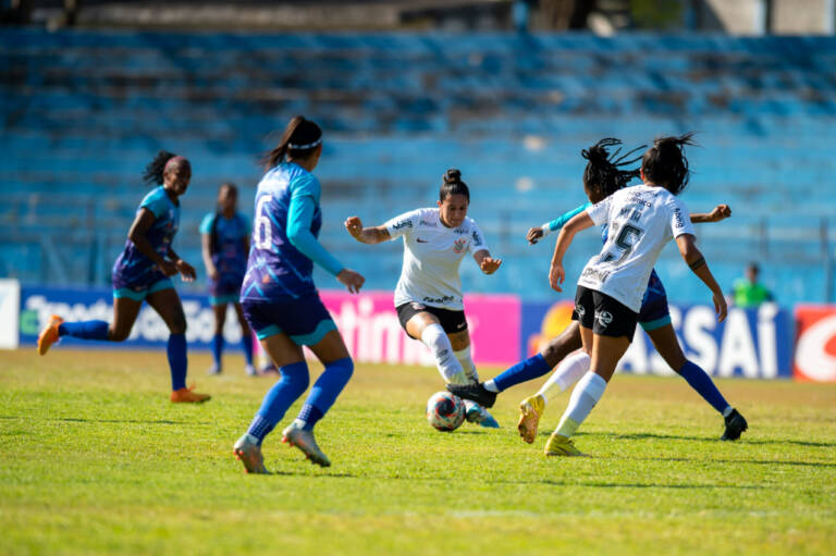 Corinthians vence Taubaté pelo Paulista Feminino e abre vantagem na liderança