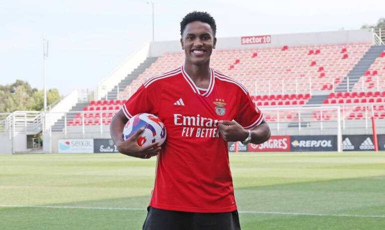 Ex-Corinthians, atacante Cauê é emprestado ao Benfica até o fim da temporada