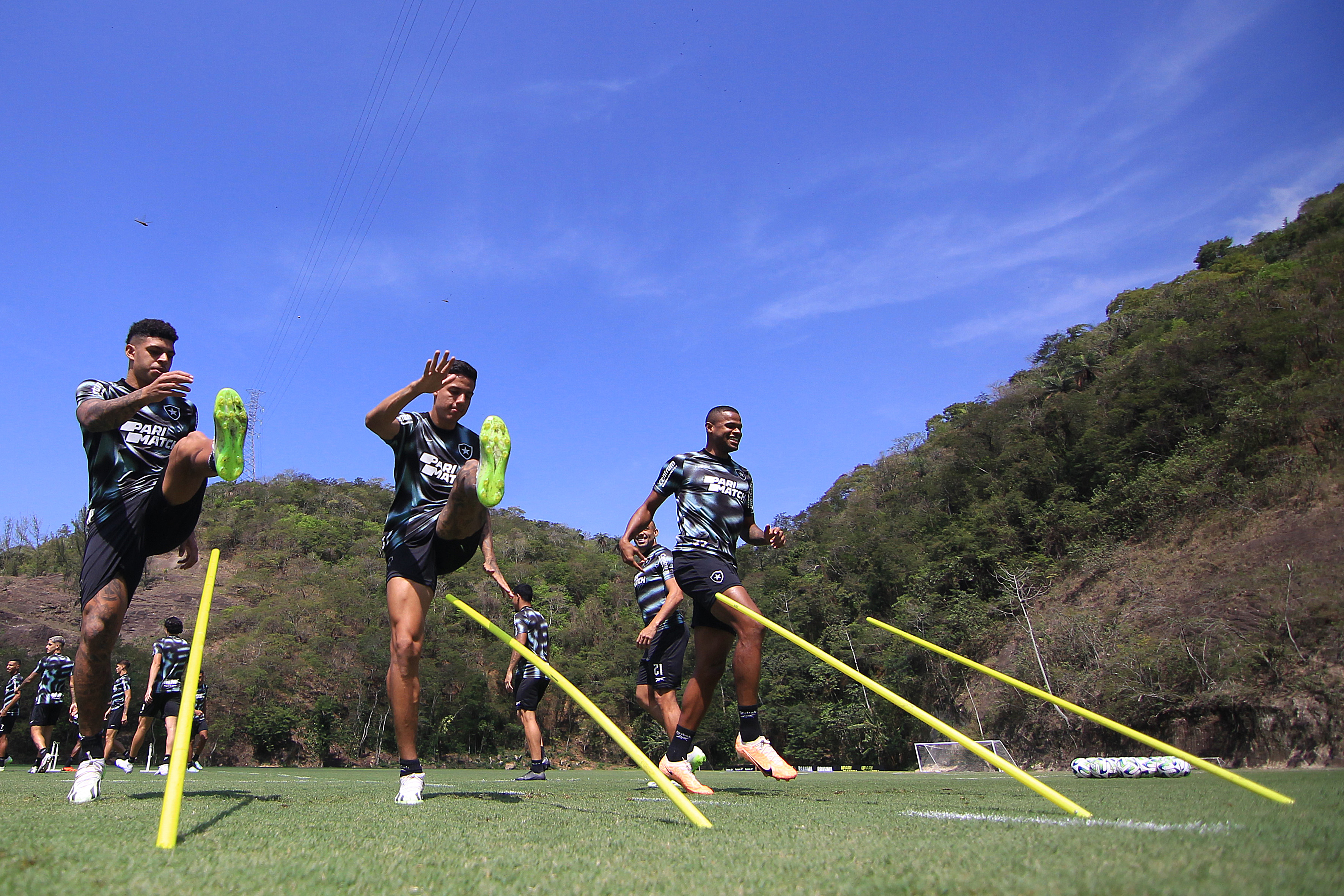 Com o retorno de Tiquinho Soares, Botafogo divulga relacionados para clássico contra o Flamengo