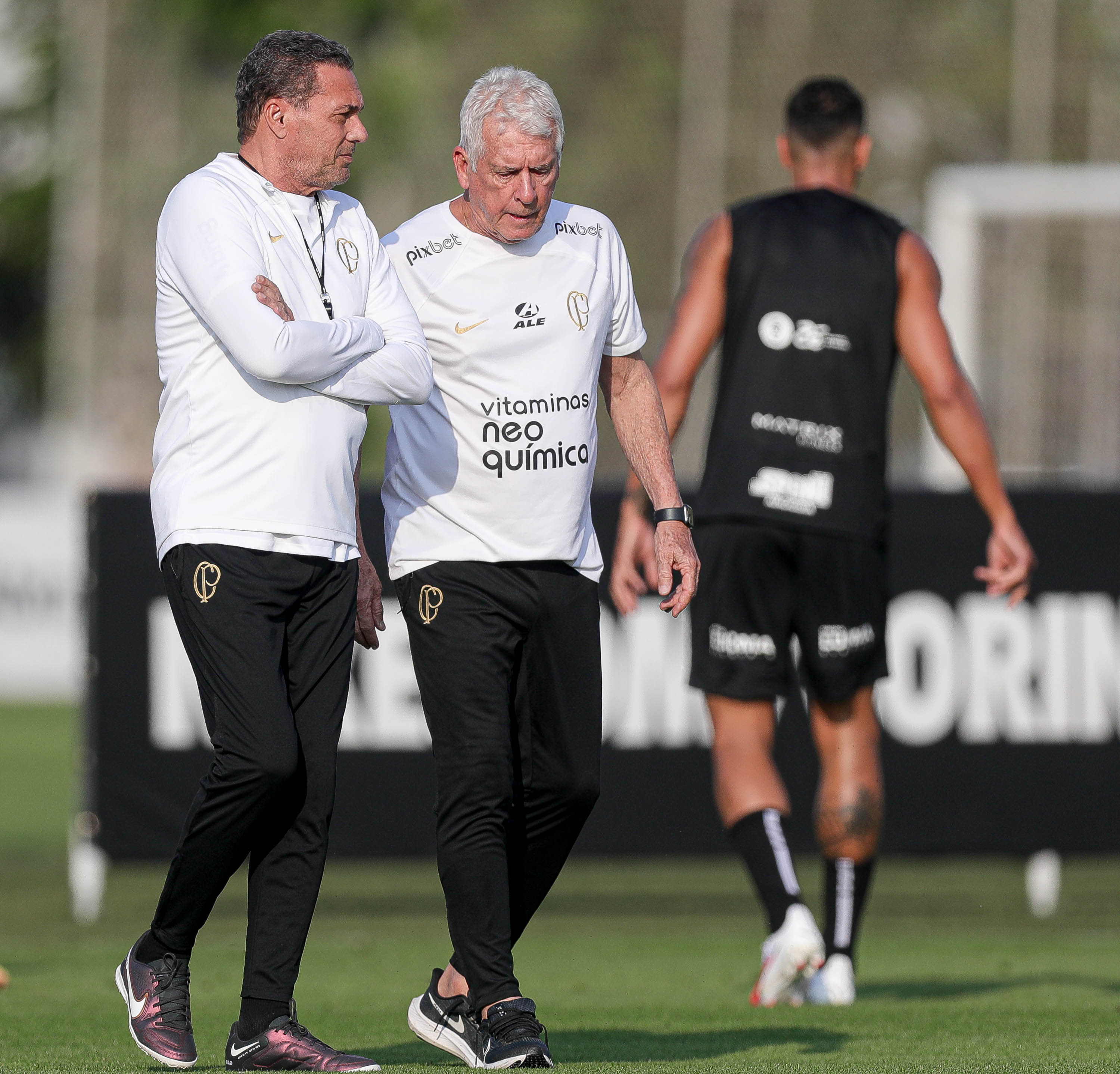 Escalação do Corinthians: Luxemburgo tem dúvida para clássico contra Palmeiras