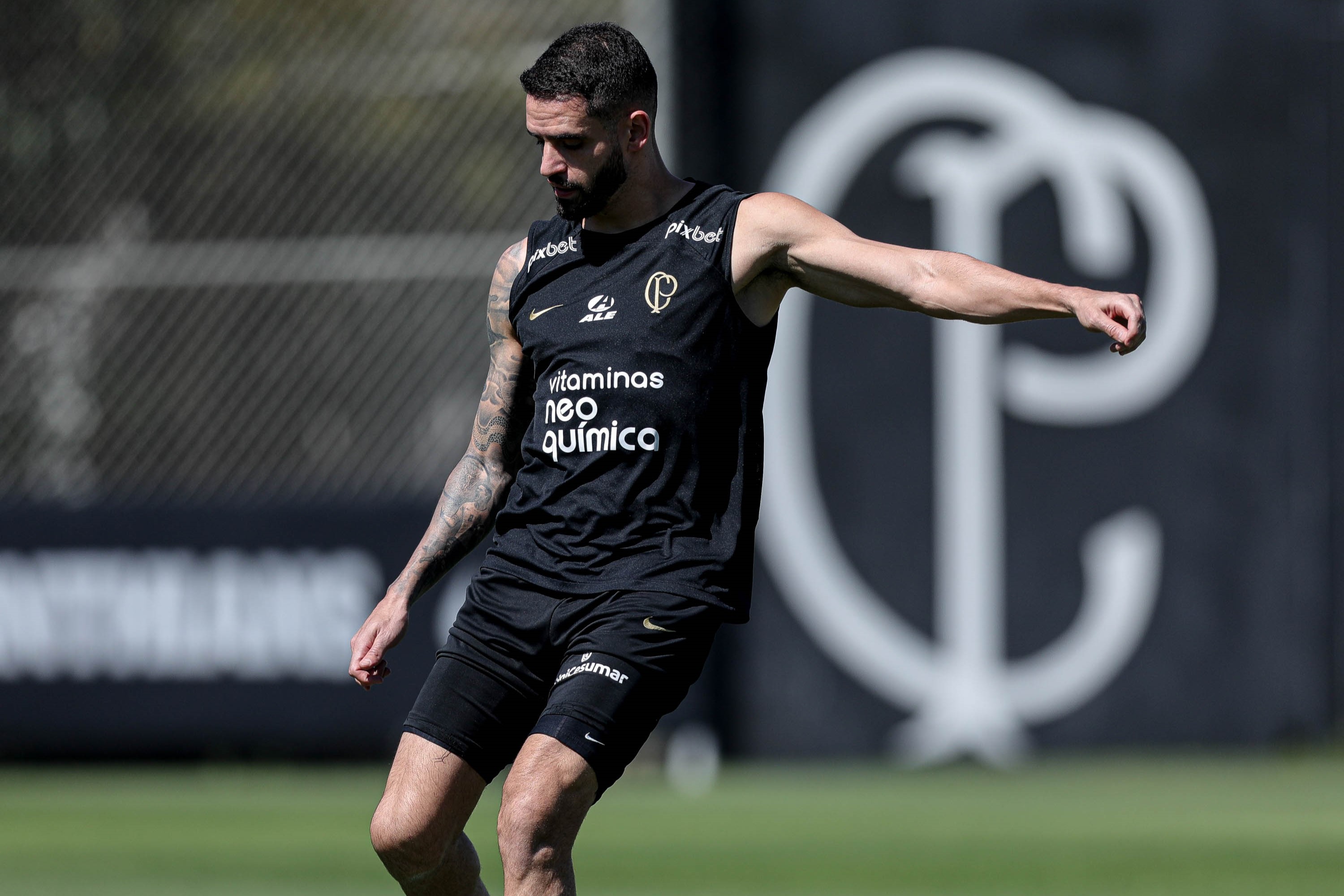 Corinthians faz treino tático e reforça preparação física 