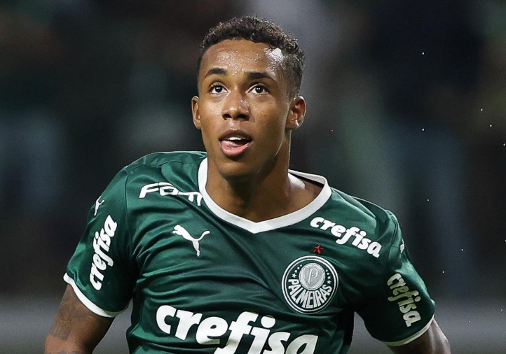 Com Dudu lesionado e Artur em baixa, Kevin pode ganhar espaço no Palmeiras?