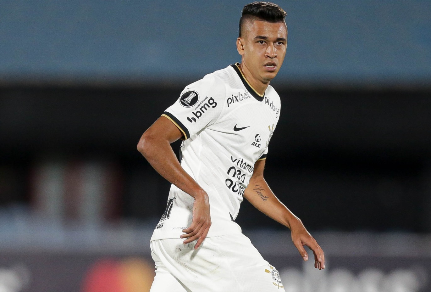 Em derrota para o Fortaleza, Cantillo voltou a jogar pelo Corinthians após cinco meses