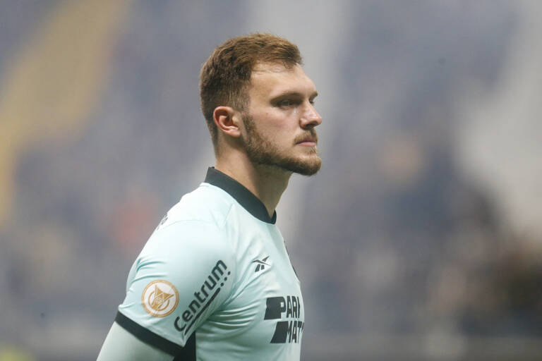 Goleiro do Botafogo, Lucas Perri não deve encarar o Corinthians após problema nas costas