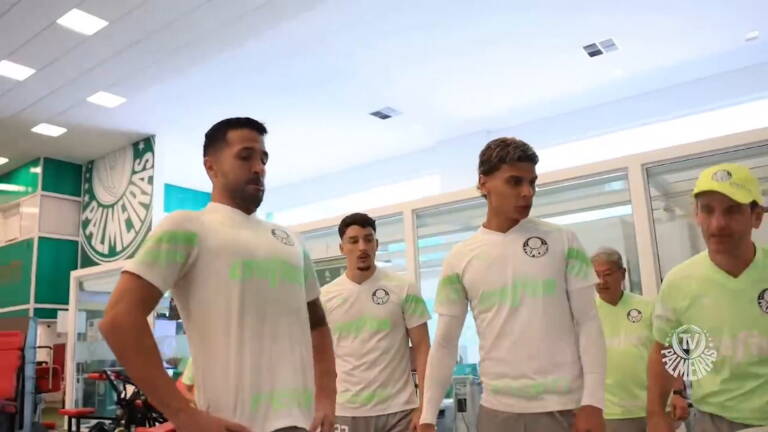 Palmeiras treina forte em dia de muito calor