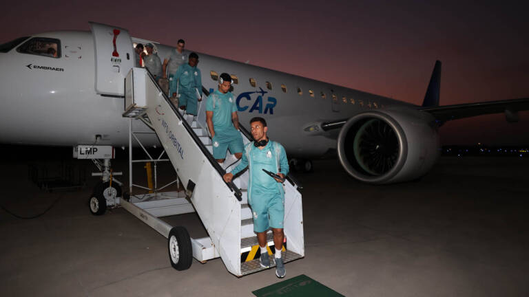 Avião de Leila volta a ser utilizado e Palmeiras desembarca em Porto Alegre para duelo contra o Grêmio