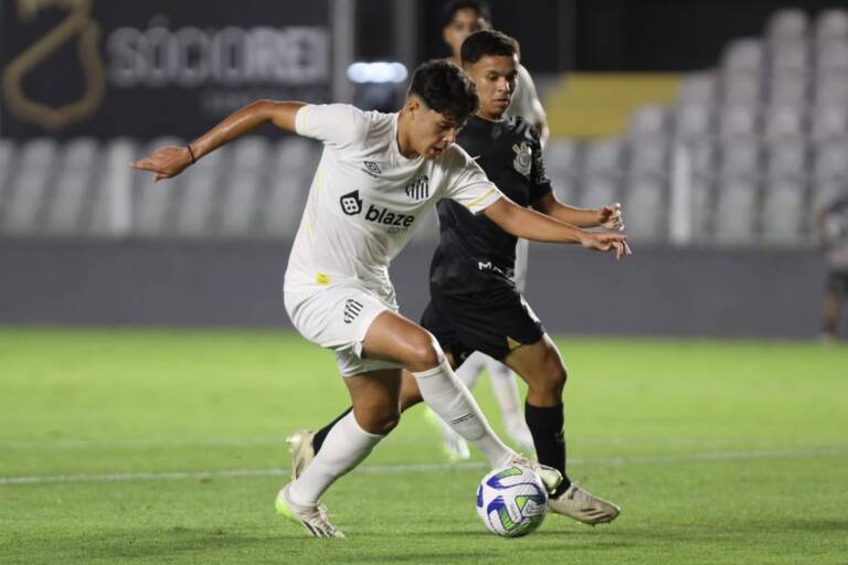 Santos vence Corinthians de virada no jogo de ida das quartas do Brasileiro sub-17