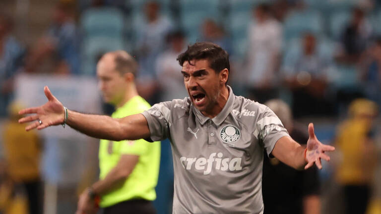 Abel elogia volume ofensivo, mas culpa ineficiência do Palmeiras por derrota para o Grêmio pelo Brasileirão