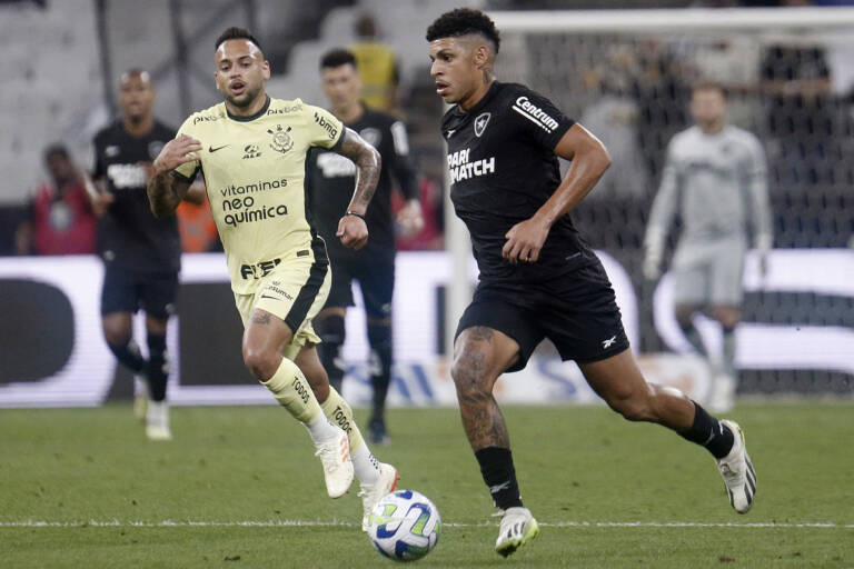 Em estreia de uniforme amarelo, Corinthians vence líder Botafogo em Itaquera
