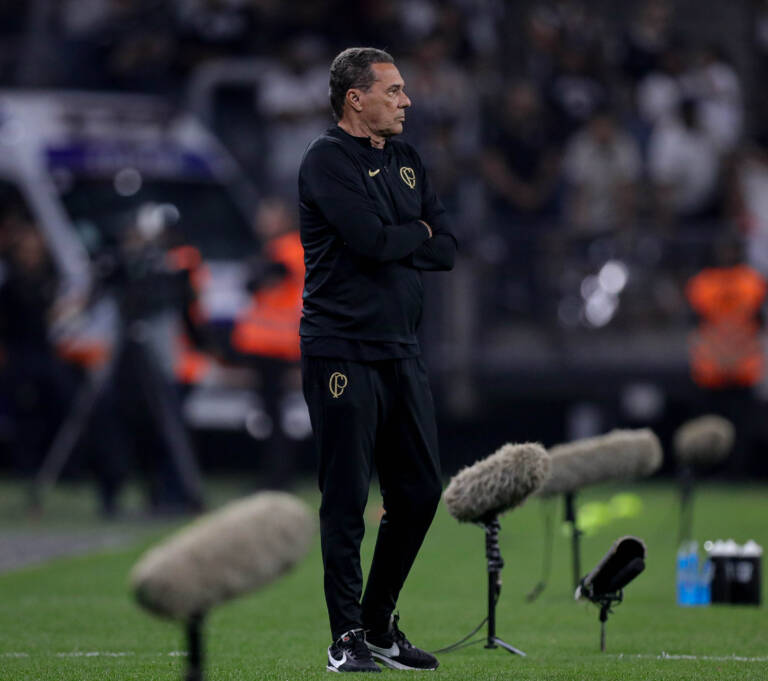Luxemburgo aprova desempenho do Corinthians em vitória contra Botafogo: 