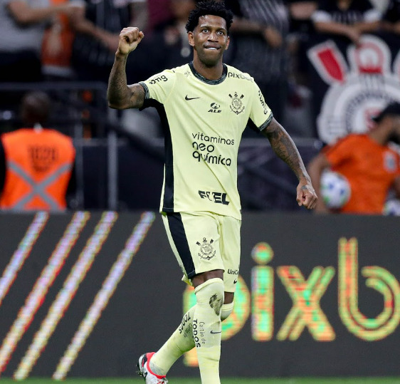 Herói do Corinthians, Gil destaca empenho da equipe em vitória contra Botafogo