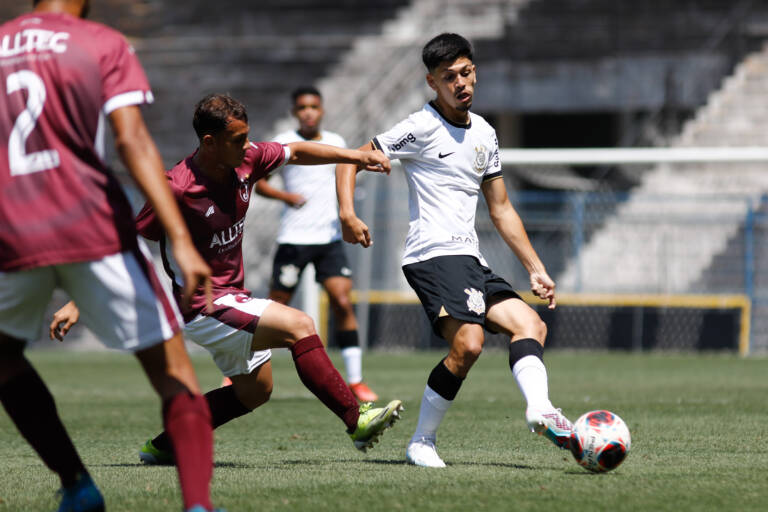 Corinthians sub-17 e sub-15 perdem pelo Paulistão, mas avançam às quartas na liderança