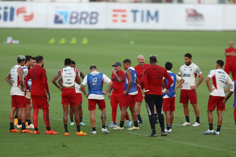 Sampaoli comanda treino em reapresentação do Flamengo após perder título para o São Paulo