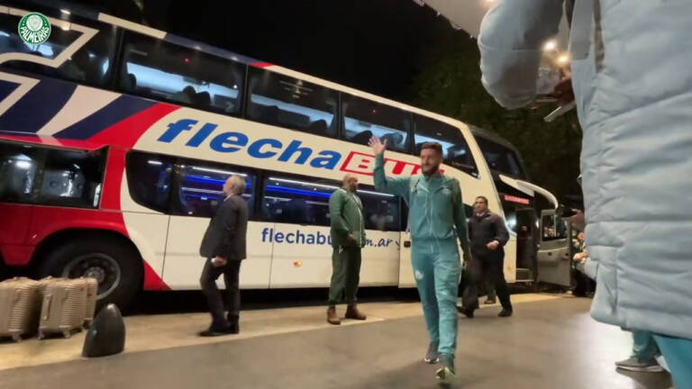 Torcida recebe delegação do Palmeiras em Buenos Aires