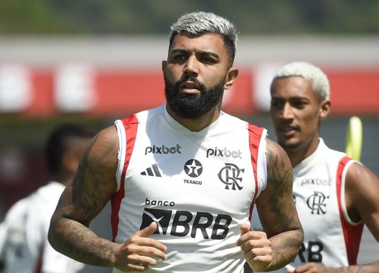Gabigol é multado pela Conmebol por protestos contra a arbitragem após queda do Flamengo na Libertadores